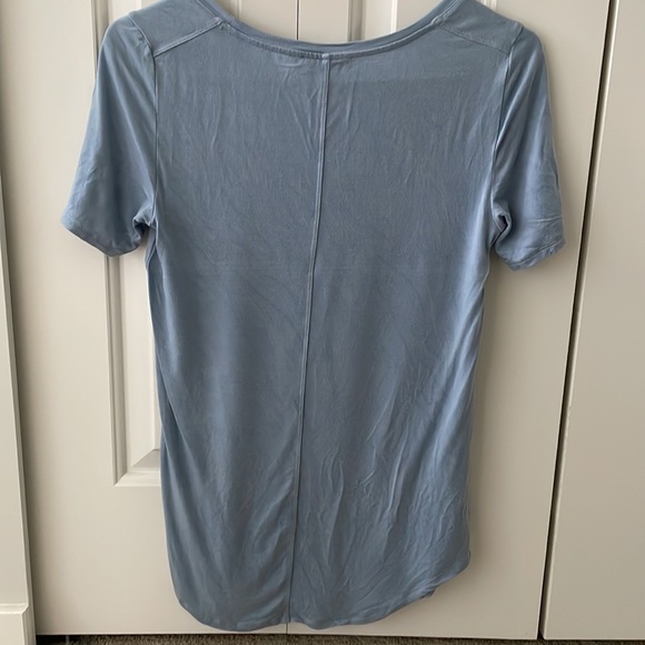 ✨ SOLD ✨ Aritzia Babaton Blue Sami t-shirt XXS - Picture 6 of 7